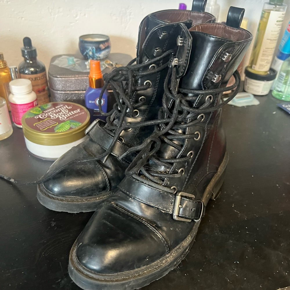 Combat boots